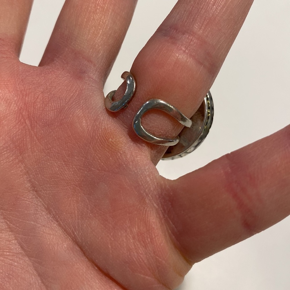 Fun big ring - Picture 3 of 3